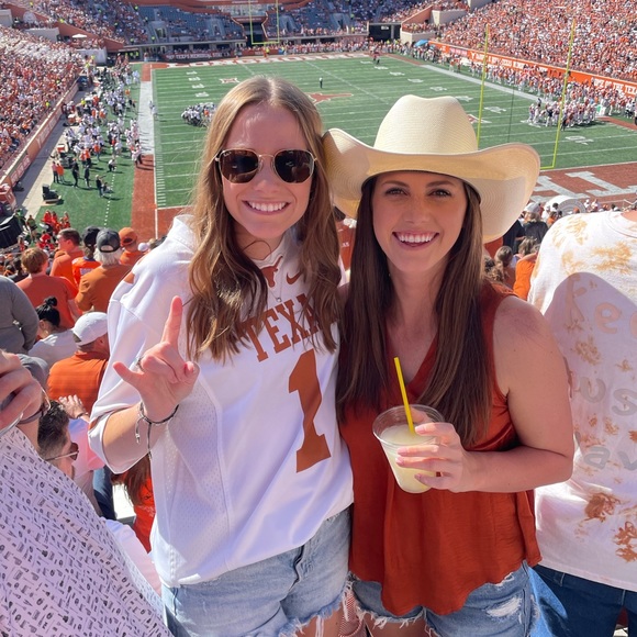 Meet your Posher, Kayla - Picture 3 of 5